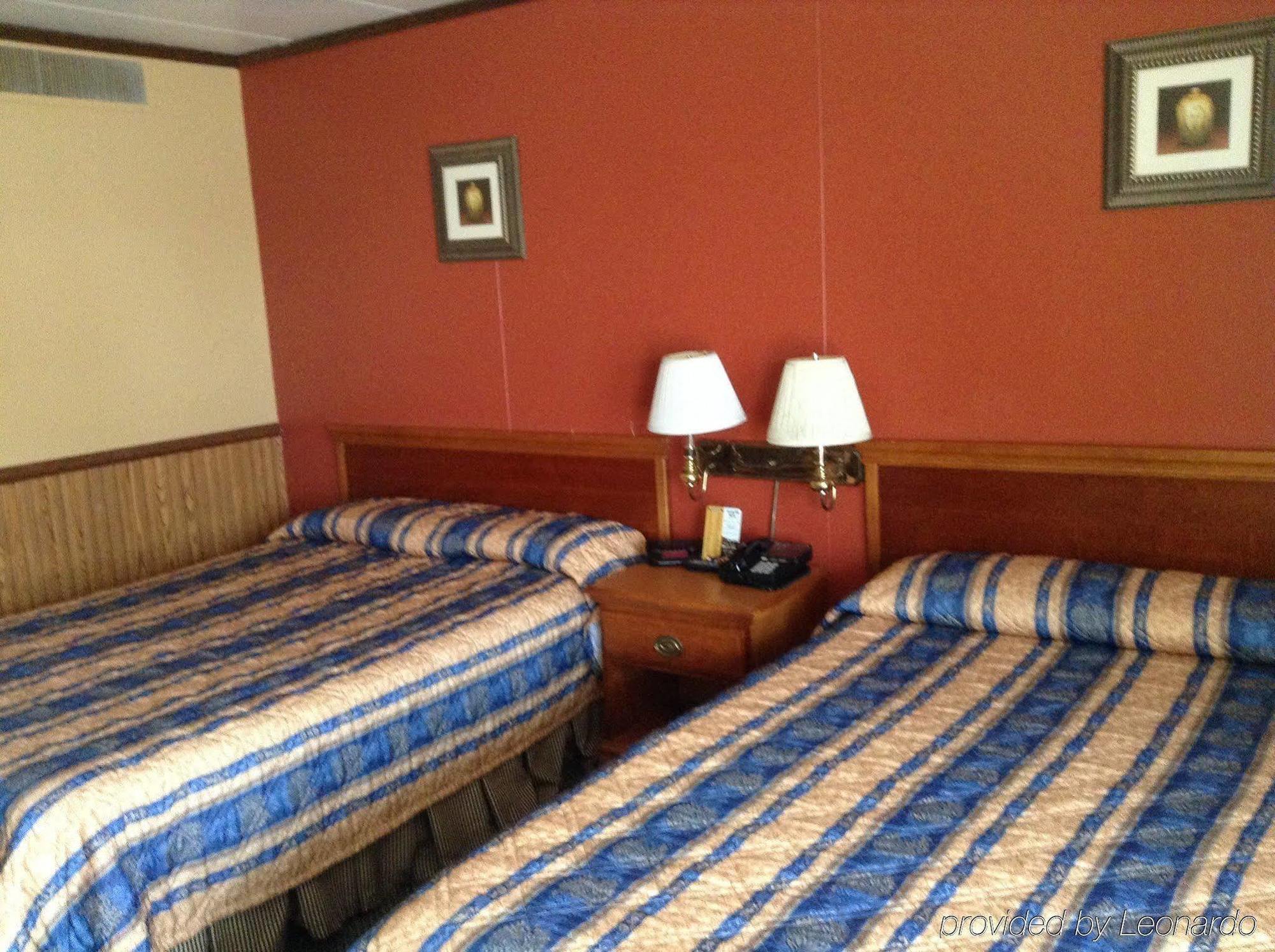 Village Inn Motel - Berrien Springs ภายนอก รูปภาพ